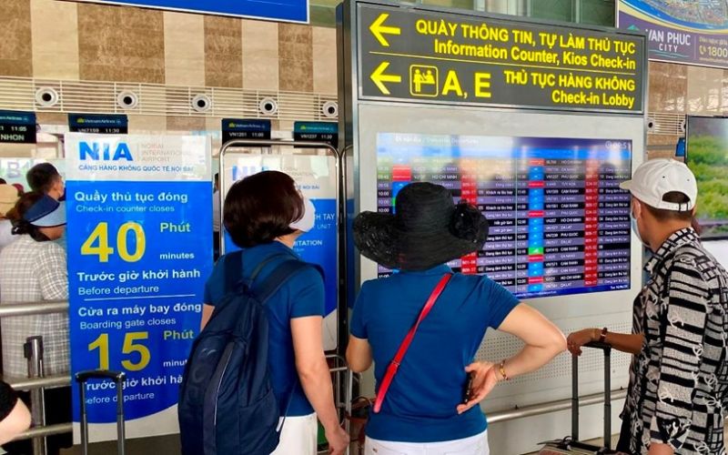 Màn hình tương tác Hikvision trong sân bay có những ứng dụng như thế nào?