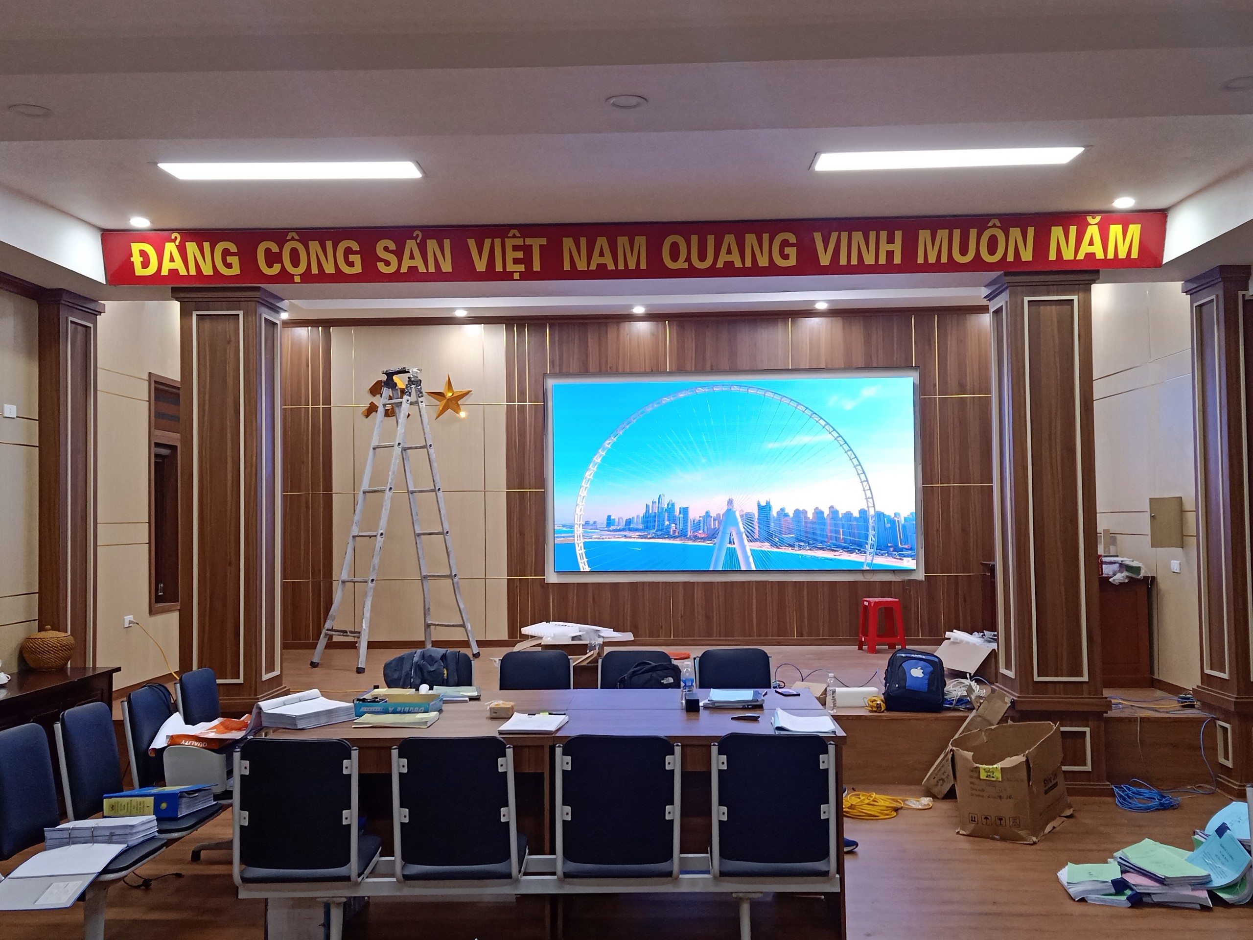 Báo giá màn hình LED hội trường hiện nay – Công ty PEI